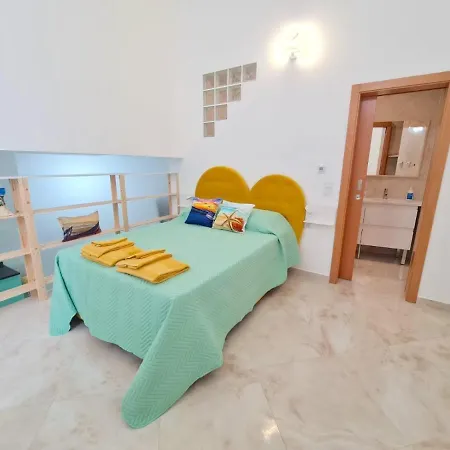 Apartamento T1 - Composto Por Quarto, Casa De Banho E Cozinha Ideal Para 1 Casal De Ferias Casa de hóspedes Nazaré