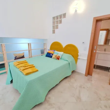 Casa de hóspedes Apartamento T1 - Composto Por Quarto, Casa De Banho E Cozinha Ideal Para 1 Casal De Ferias Nazaré