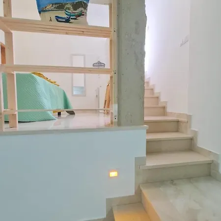 Apartamento T1 - Composto Por Quarto, Casa De Banho E Cozinha Ideal Para 1 Casal De Ferias Casa de hóspedes Nazaré