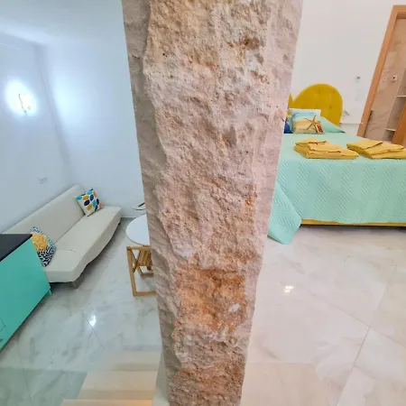 Apartamento T1 - Composto Por Quarto, Casa De Banho E Cozinha Ideal Para 1 Casal De Ferias Casa de hóspedes Nazaré