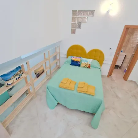 Apartamento T1 - Composto Por Quarto, Casa De Banho E Cozinha Ideal Para 1 Casal De Ferias Casa de hóspedes Nazaré