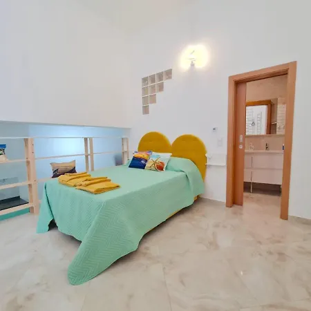 Apartamento T1 - Composto Por Quarto, Casa De Banho E Cozinha Ideal Para 1 Casal De Ferias Casa de hóspedes Nazaré