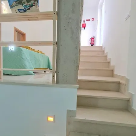 Apartamento T1 - Composto Por Quarto, Casa De Banho E Cozinha Ideal Para 1 Casal De Ferias Nazaré