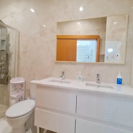 Apartamento T1 - Composto Por Quarto, Casa De Banho E Cozinha Ideal Para 1 Casal De Ferias Casa de hóspedes *