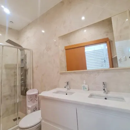 Apartamento T1 - Composto Por Quarto, Casa De Banho E Cozinha Ideal Para 1 Casal De Ferias Casa de hóspedes