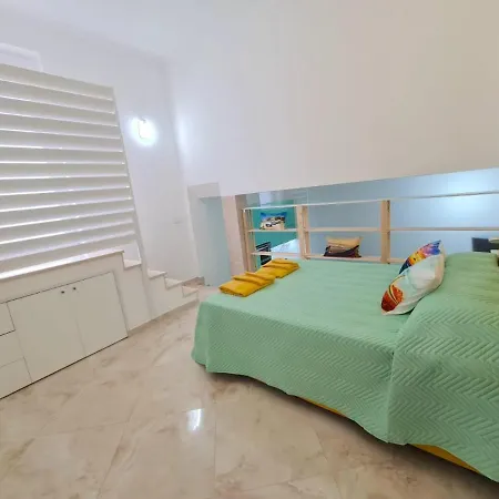 Apartamento T1 - Composto Por Quarto, Casa De Banho E Cozinha Ideal Para 1 Casal De Ferias Nazaré