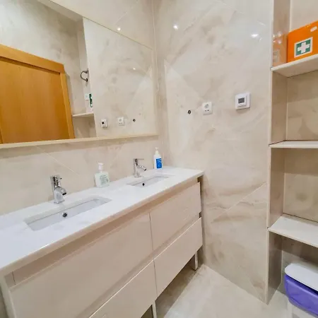 Apartamento T1 - Composto Por Quarto, Casa De Banho E Cozinha Ideal Para 1 Casal De Ferias * Nazaré
