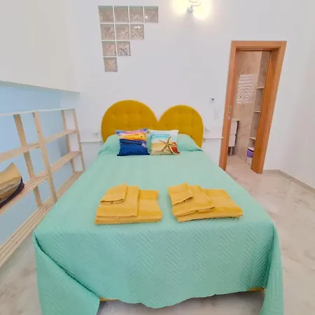 Casa de hóspedes Apartamento T1 - Composto Por Quarto, Casa De Banho E Cozinha Ideal Para 1 Casal De Ferias