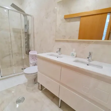 Apartamento T1 - Composto Por Quarto, Casa De Banho E Cozinha Ideal Para 1 Casal De Ferias Casa de hóspedes *