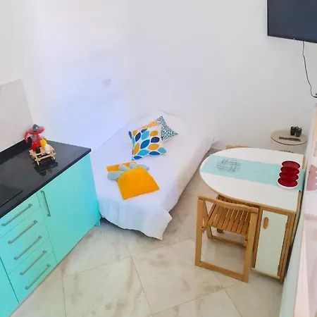 Apartamento T1 - Composto Por Quarto, Casa De Banho E Cozinha Ideal Para 1 Casal De Ferias * Nazaré