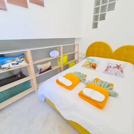 Apartamento T1 - Composto Por Quarto, Casa De Banho E Cozinha Ideal Para 1 Casal De Ferias Casa de hóspedes Nazaré