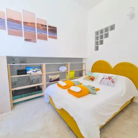 Apartamento T1 - Composto Por Quarto, Casa De Banho E Cozinha Ideal Para 1 Casal De Ferias * Nazaré