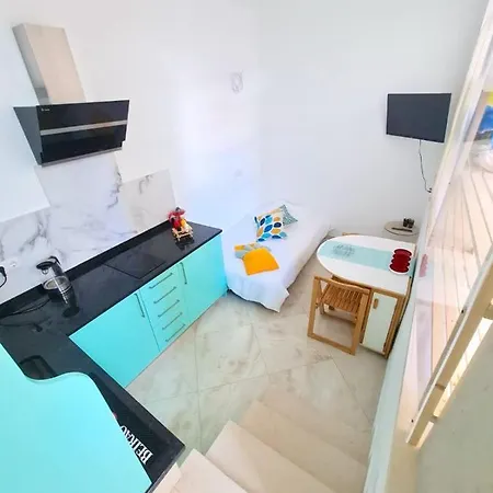 Apartamento T1 - Composto Por Quarto, Casa De Banho E Cozinha Ideal Para 1 Casal De Ferias *